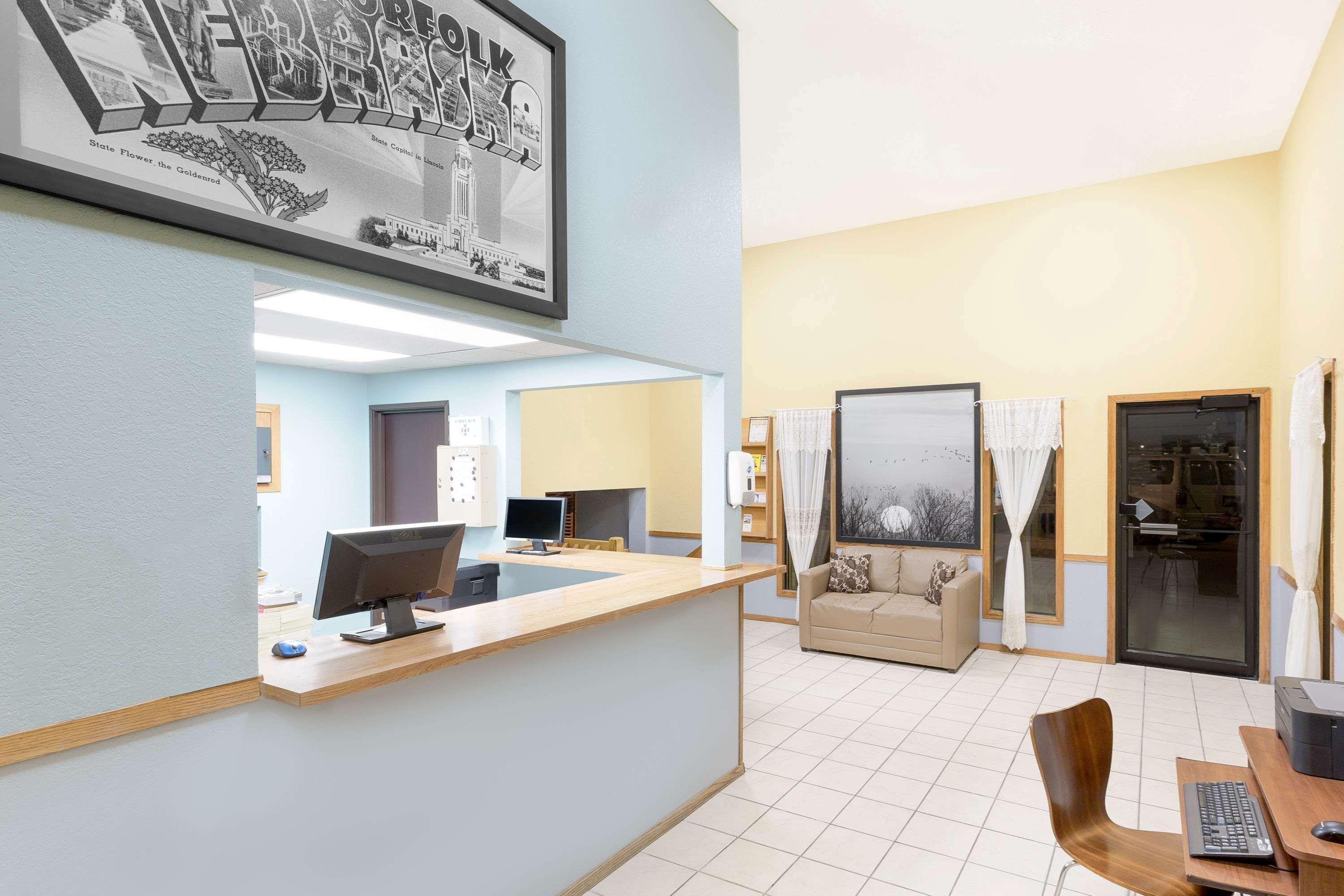 Super 8 By Wyndham Norfolk Motell Exteriör bild