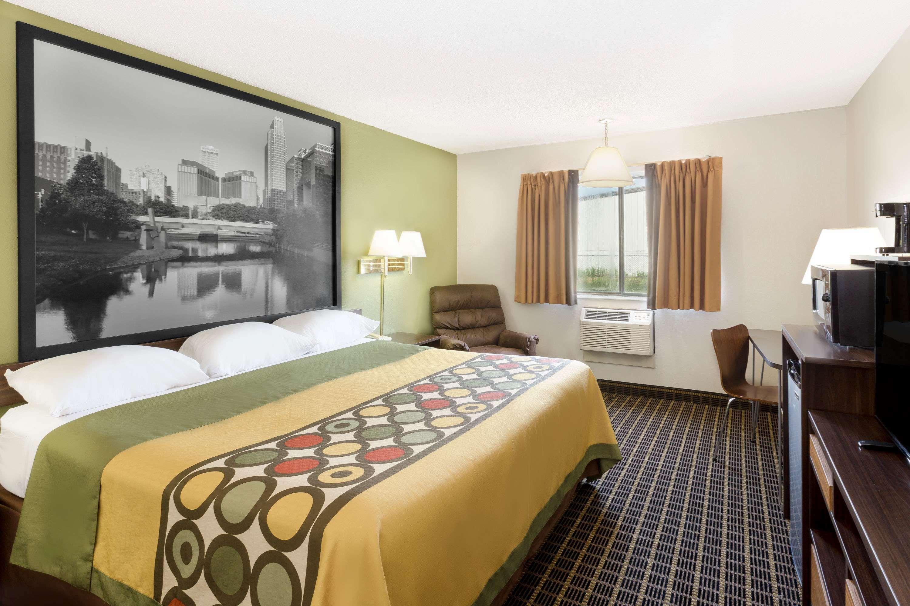 Super 8 By Wyndham Norfolk Motell Exteriör bild