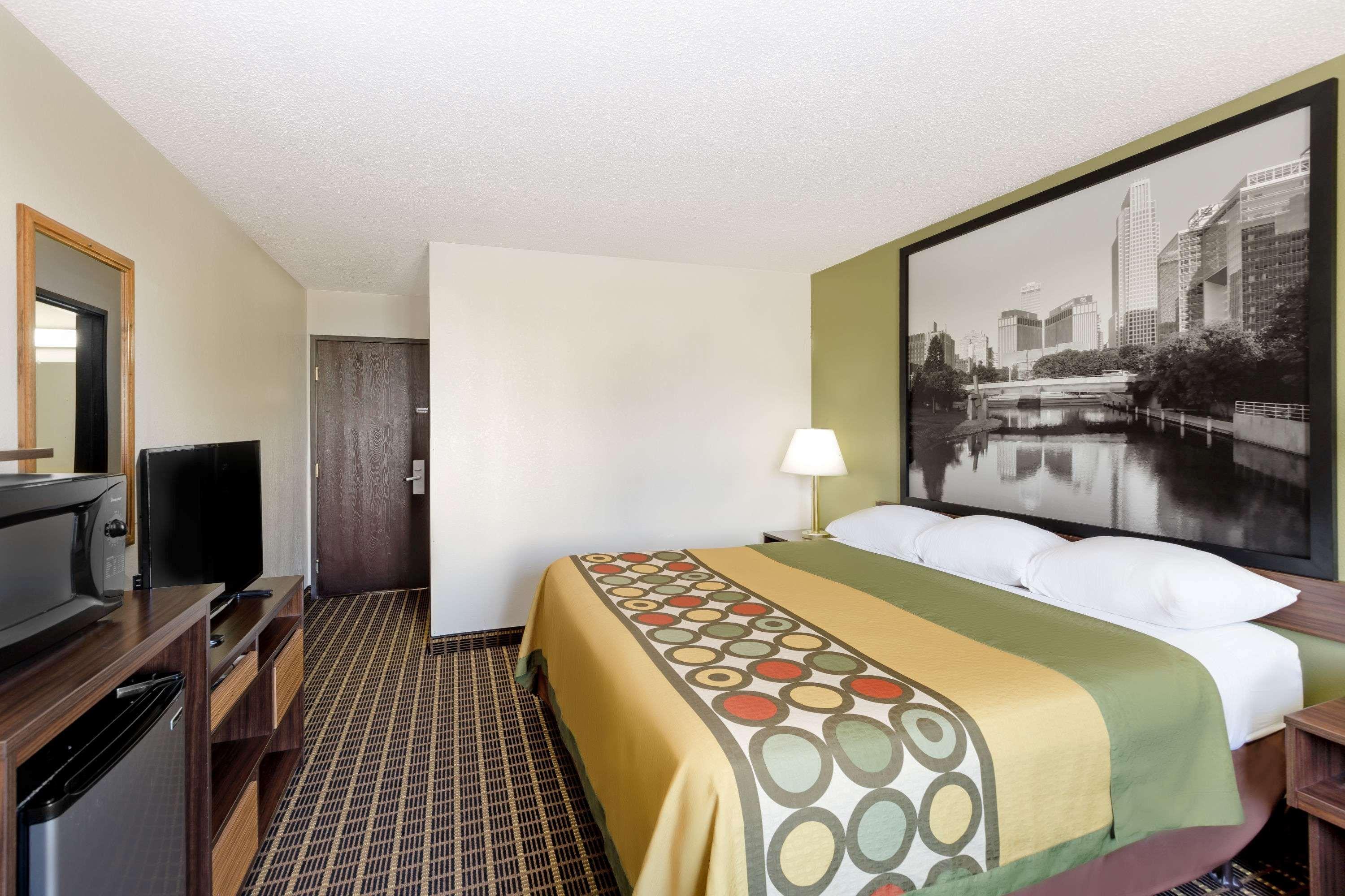 Super 8 By Wyndham Norfolk Motell Exteriör bild