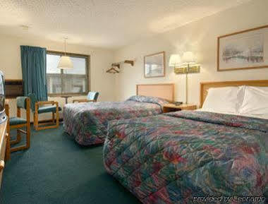 Super 8 By Wyndham Norfolk Motell Exteriör bild