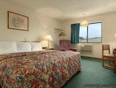 Super 8 By Wyndham Norfolk Motell Exteriör bild